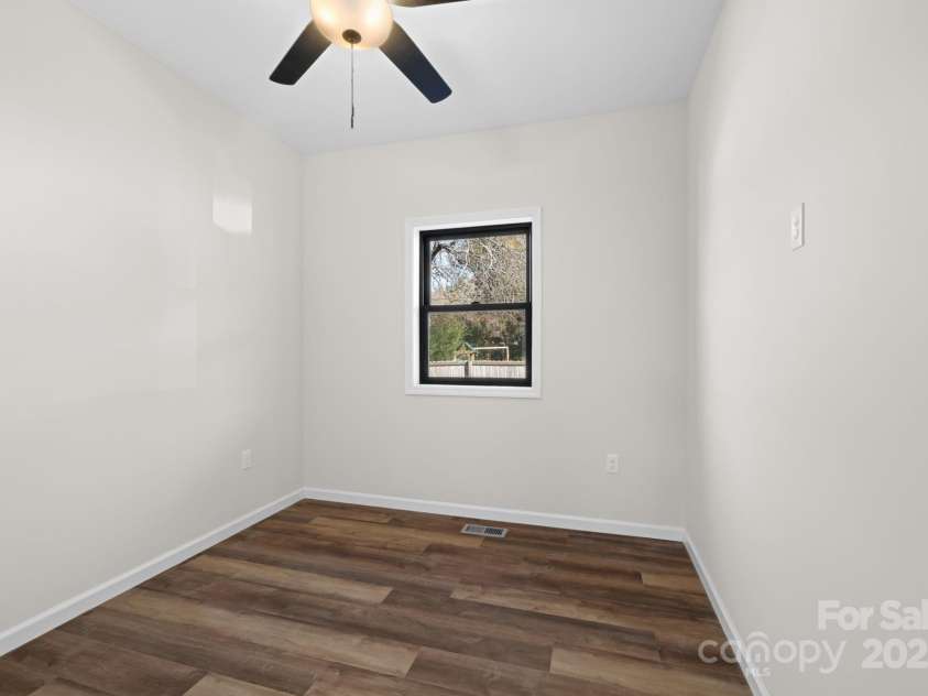 90 Park Street Street, Bryson City, NC 28713.  MLS# CAR4314470, YatesRealty ID 3935. 