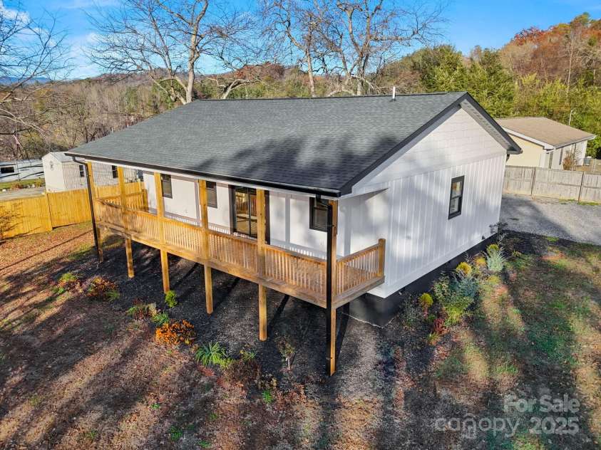 90 Park Street Street, Bryson City, NC 28713.  MLS# CAR4314470, YatesRealty ID 3935. 