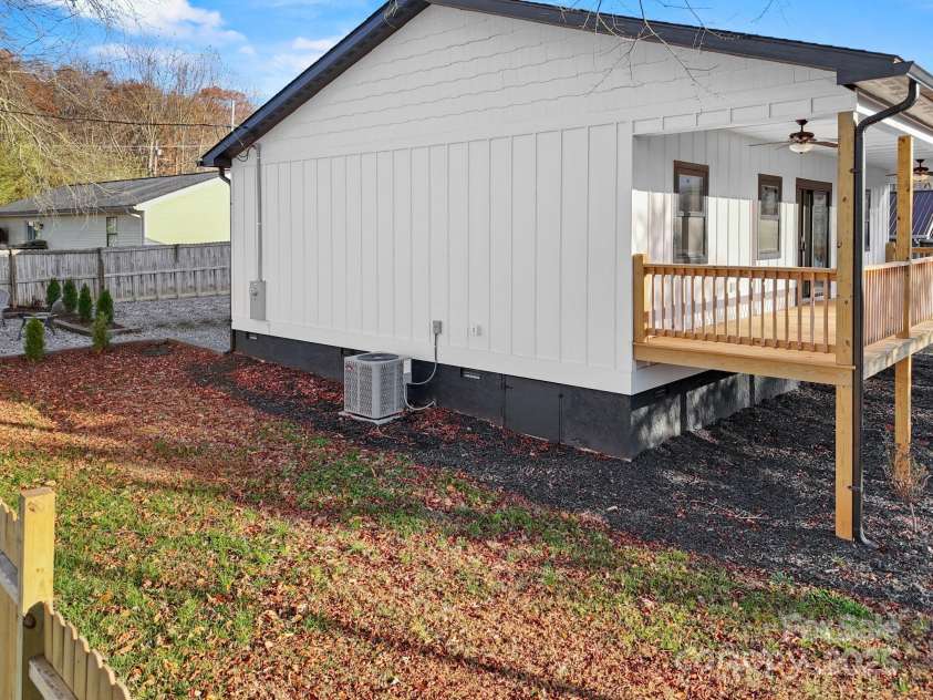 90 Park Street Street, Bryson City, NC 28713.  MLS# CAR4314470, YatesRealty ID 3935. 