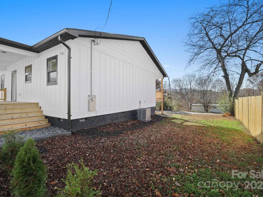 90 Park Street Street, Bryson City, NC 28713.  MLS# CAR4314470, YatesRealty ID 3935. 