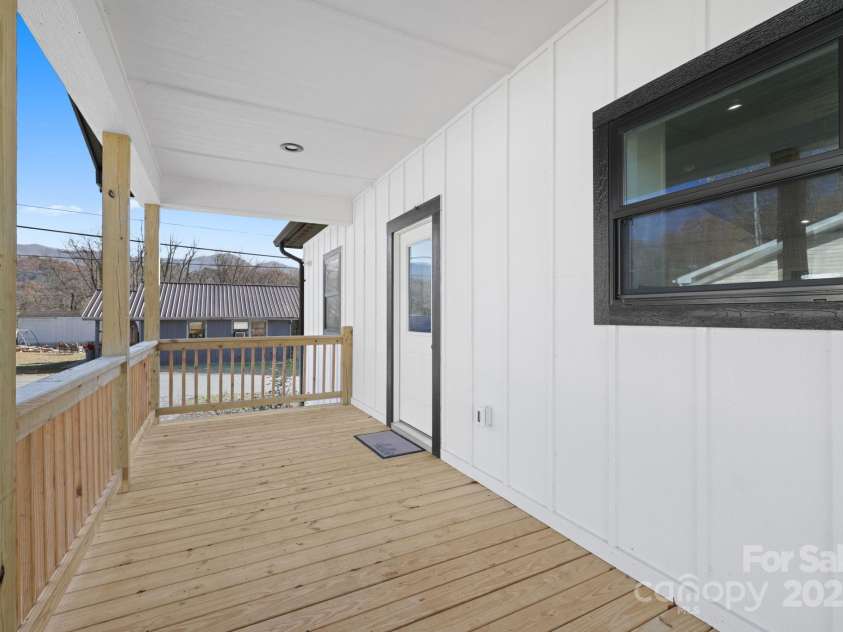 90 Park Street Street, Bryson City, NC 28713.  MLS# CAR4314470, YatesRealty ID 3935. 