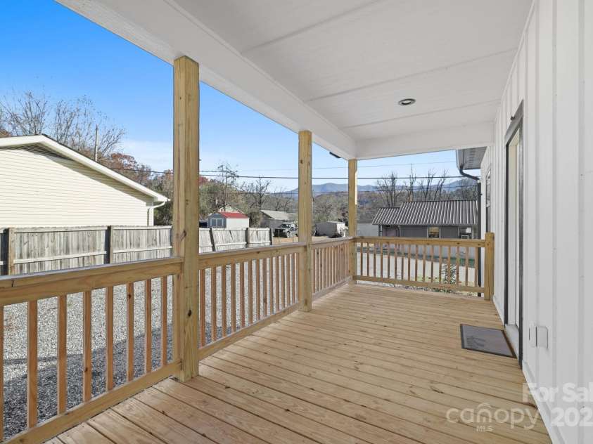 90 Park Street Street, Bryson City, NC 28713.  MLS# CAR4314470, YatesRealty ID 3935. 