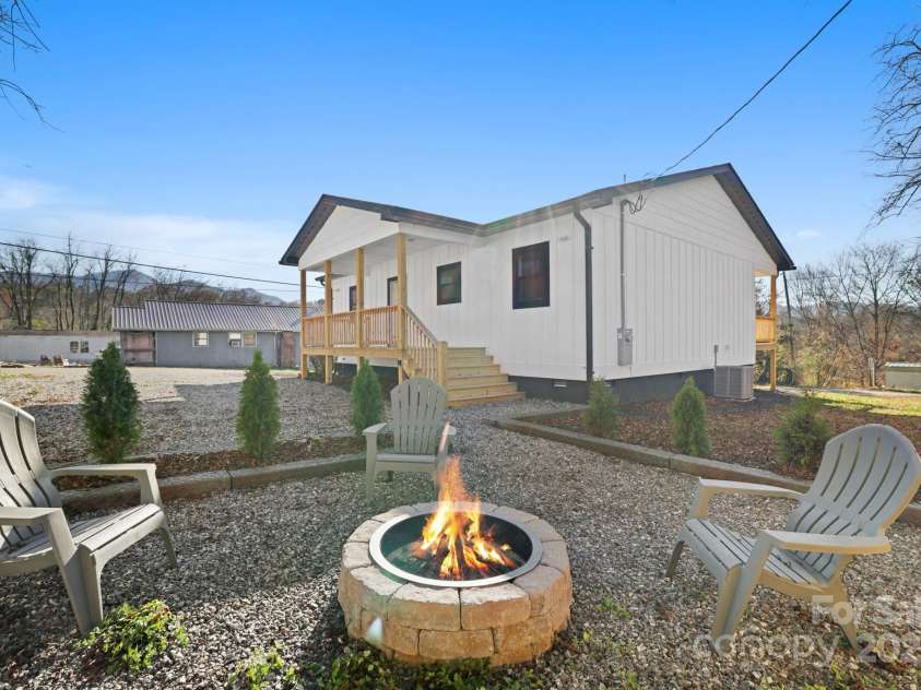 90 Park Street Street, Bryson City, NC 28713.  MLS# CAR4314470, YatesRealty ID 3935. 