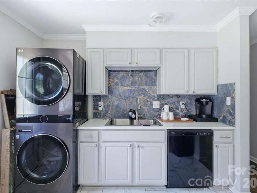 2521 Alleghany Street, Charlotte, NC 28208.  MLS# CAR4437661, YatesRealty ID 39350. 