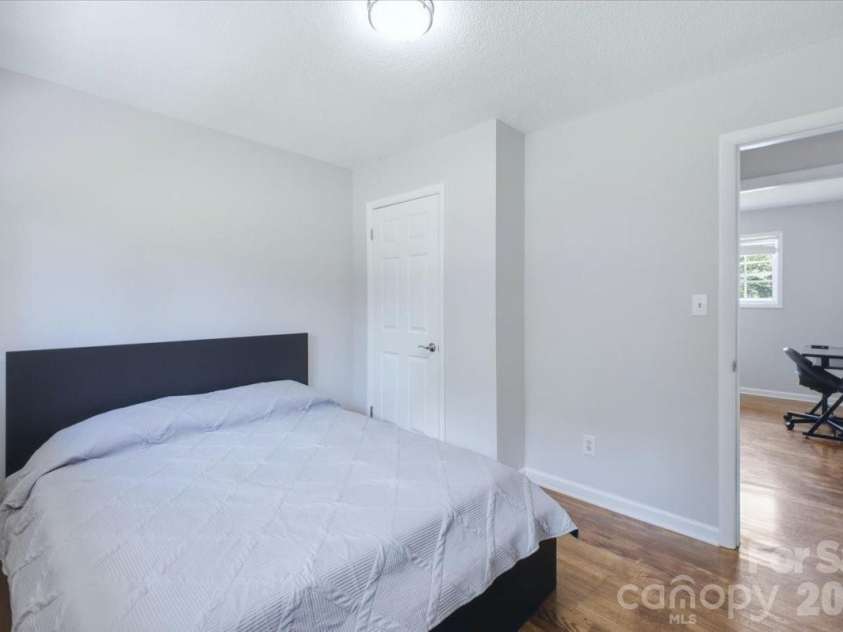 2521 Alleghany Street, Charlotte, NC 28208.  MLS# CAR4437661, YatesRealty ID 39350. 