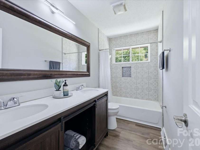 2521 Alleghany Street, Charlotte, NC 28208.  MLS# CAR4437661, YatesRealty ID 39350. 
