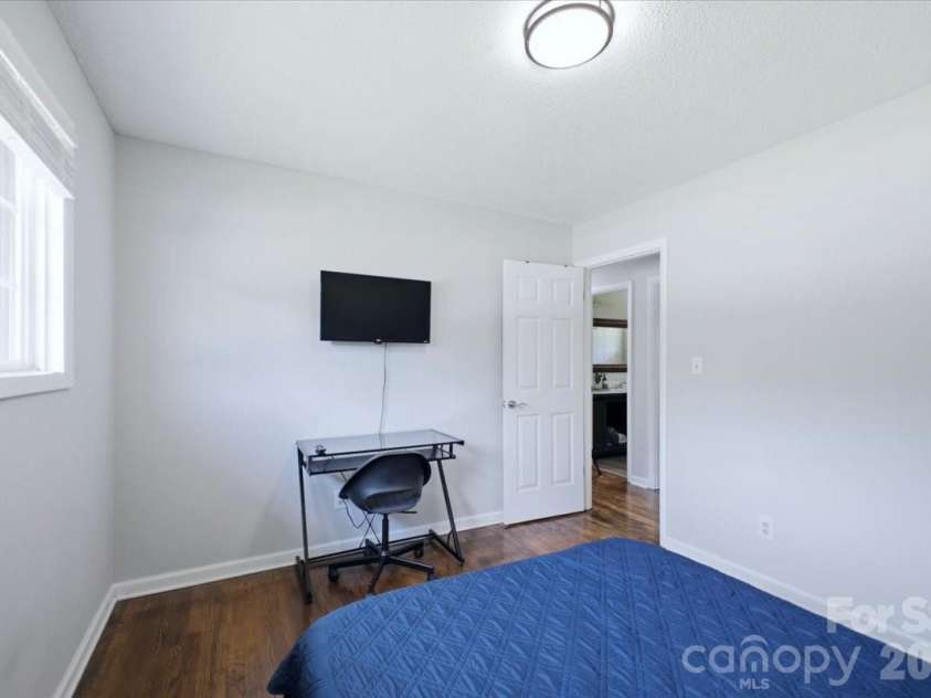 2521 Alleghany Street, Charlotte, NC 28208.  MLS# CAR4437661, YatesRealty ID 39350. 