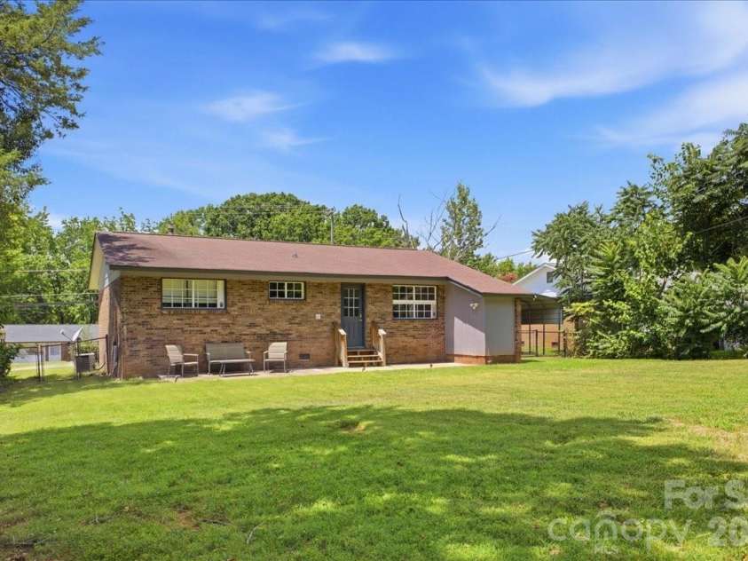 2521 Alleghany Street, Charlotte, NC 28208.  MLS# CAR4437661, YatesRealty ID 39350. 