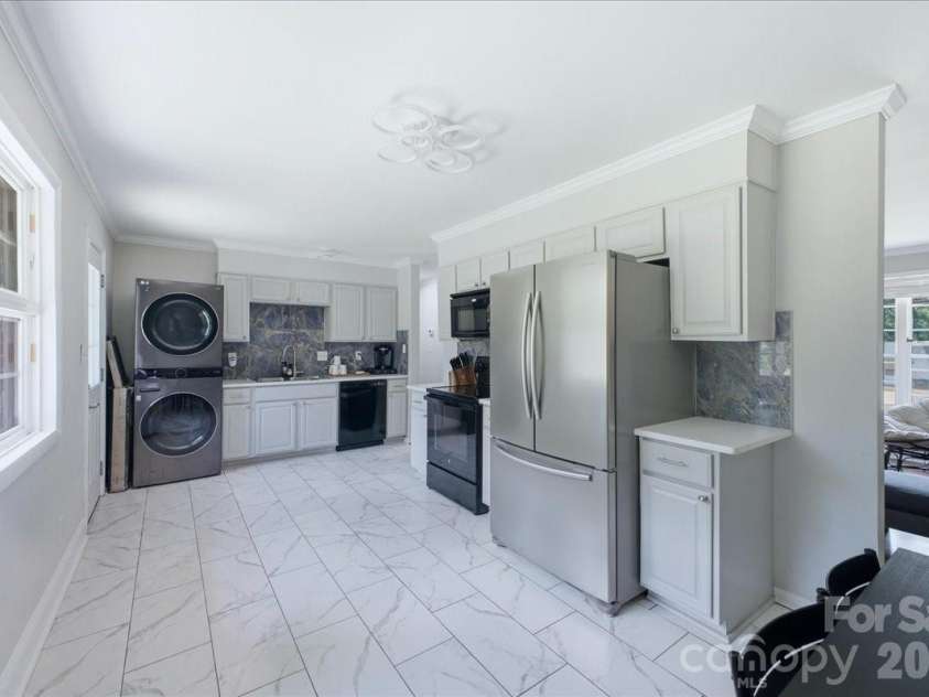 2521 Alleghany Street, Charlotte, NC 28208.  MLS# CAR4437661, YatesRealty ID 39350. Updated kitchen!