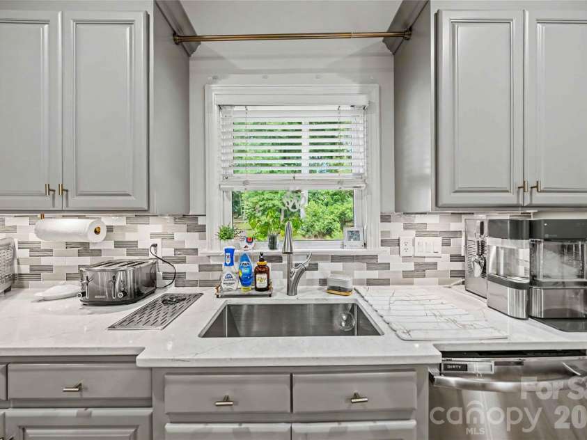 15100 Macbeth Court, Huntersville, NC 28078.  MLS# CAR4406635, YatesRealty ID 39352. 