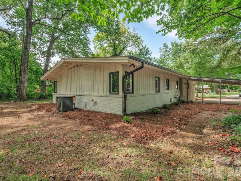 233 Dogwood Drive, Mount Holly, NC 28120.  MLS# CAR4406602, YatesRealty ID 39356. 
