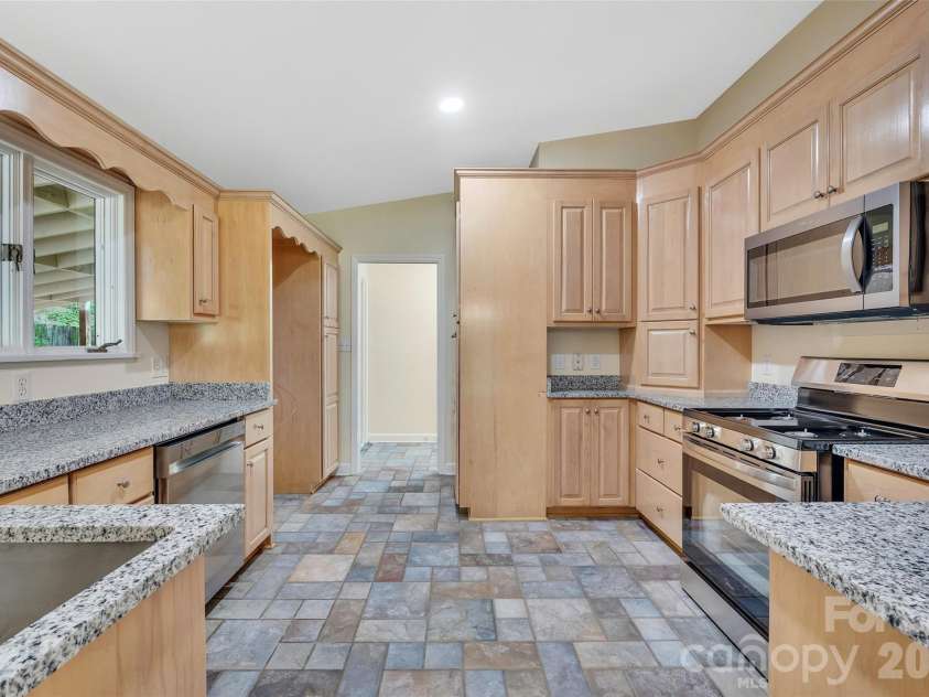 233 Dogwood Drive, Mount Holly, NC 28120.  MLS# CAR4406602, YatesRealty ID 39356. 
