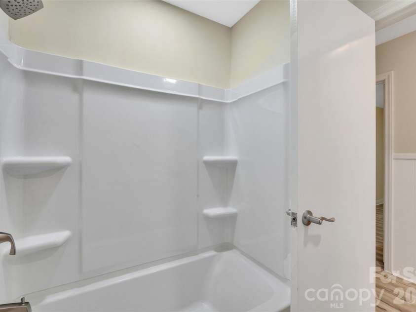 233 Dogwood Drive, Mount Holly, NC 28120.  MLS# CAR4406602, YatesRealty ID 39356. 