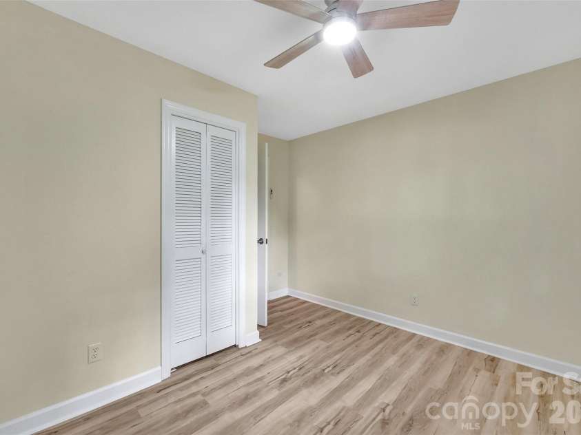 233 Dogwood Drive, Mount Holly, NC 28120.  MLS# CAR4406602, YatesRealty ID 39356. 