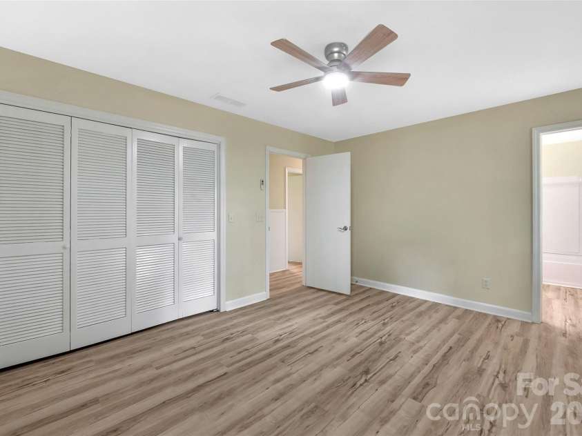 233 Dogwood Drive, Mount Holly, NC 28120.  MLS# CAR4406602, YatesRealty ID 39356. 