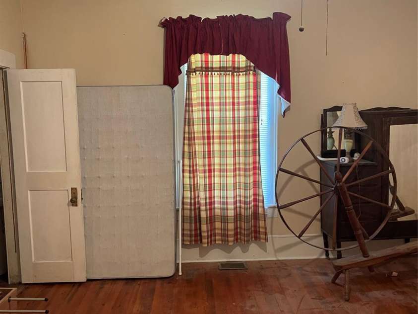 234 Jefferson Street, York, SC 29745.  MLS# CAR4406642, YatesRealty ID 39357. 