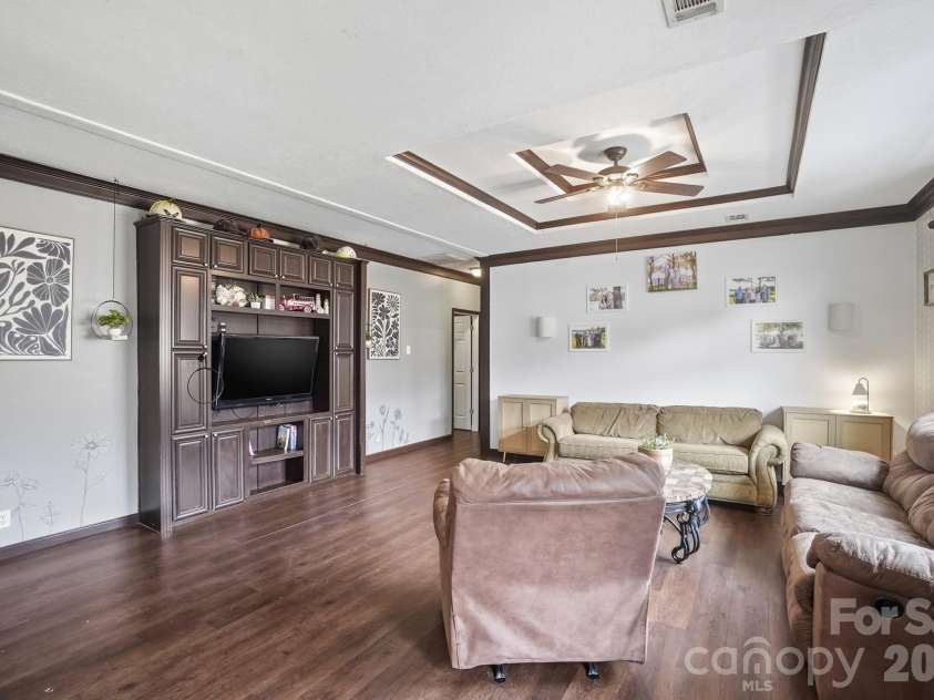 158 Cooks Lake Road, Gastonia, NC 28056.  MLS# CAR4347354, YatesRealty ID 3936. 