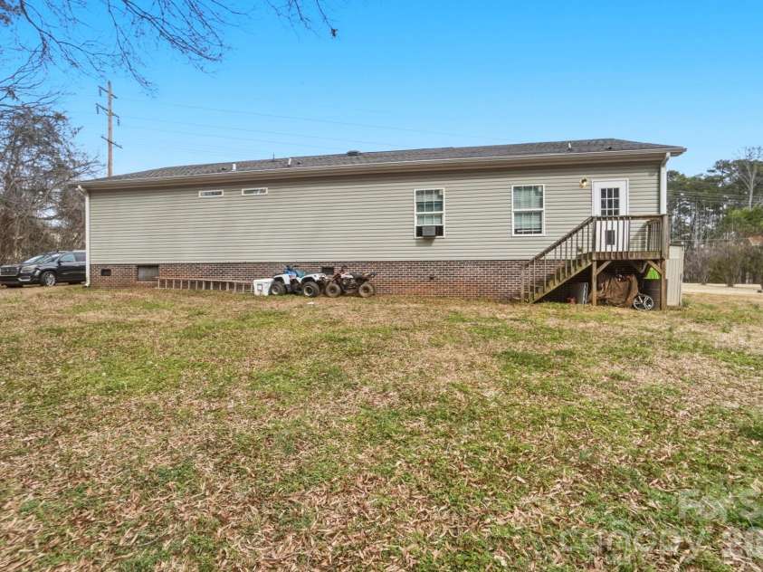 158 Cooks Lake Road, Gastonia, NC 28056.  MLS# CAR4347354, YatesRealty ID 3936. 