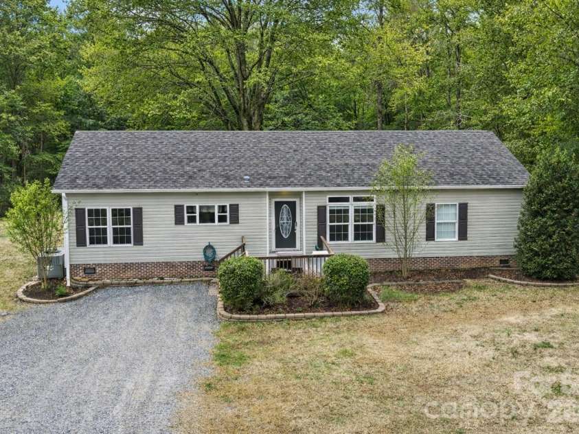 158 Cooks Lake Road, Gastonia, NC 28056.  MLS# CAR4347354, YatesRealty ID 3936. 