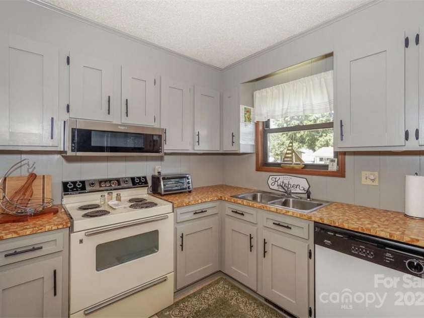 459 Kenway Loop, Mooresville, NC 28117.  MLS# CAR4193026, YatesRealty ID 3936. 