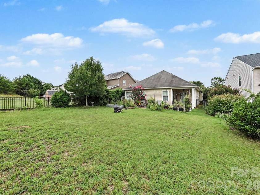 11017 Hat Creek Lane, Kannapolis, NC 28036.  MLS# CAR4406284, YatesRealty ID 39360. 