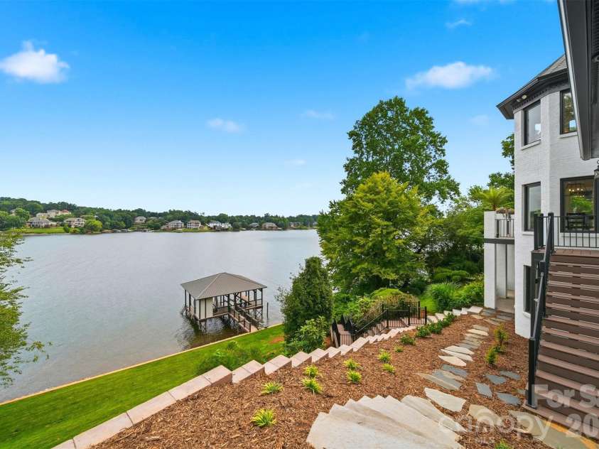 476 44th Avenue Drive, Hickory, NC 28601.  MLS# CAR4406510, YatesRealty ID 39362. 