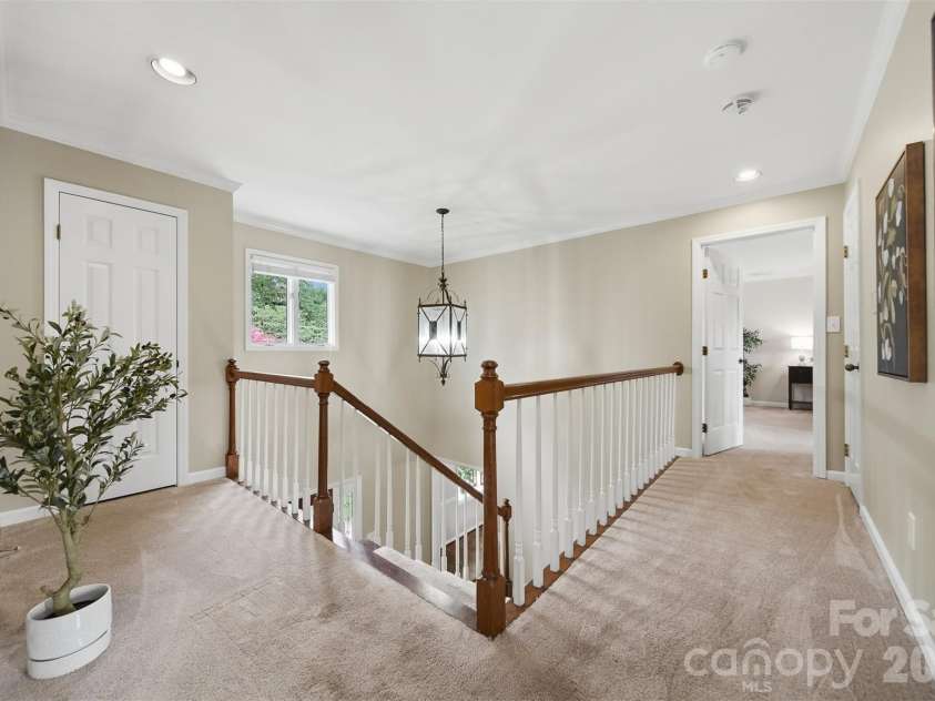 476 44th Avenue Drive, Hickory, NC 28601.  MLS# CAR4406510, YatesRealty ID 39362. 