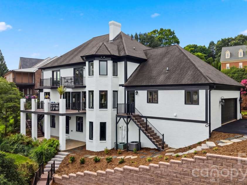476 44th Avenue Drive, Hickory, NC 28601.  MLS# CAR4406510, YatesRealty ID 39362. 
