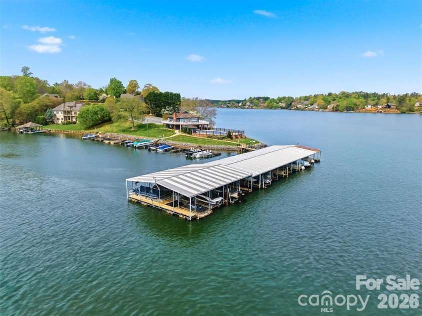 476 44th Avenue Drive, Hickory, NC 28601.  MLS# CAR4406510, YatesRealty ID 39362. Moores Ferry Marina