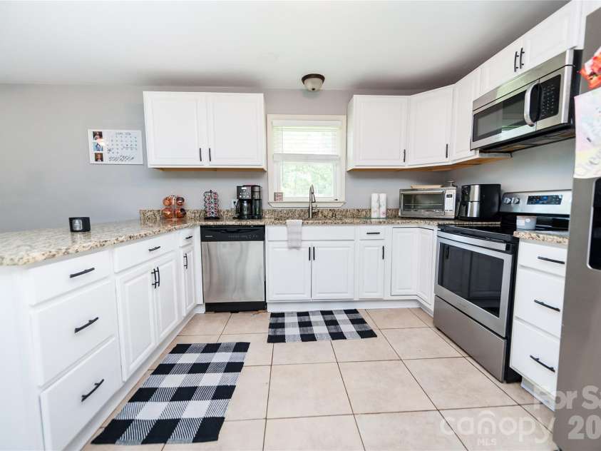 195 Stribling Circle, Spartanburg, SC 29301.  MLS# CAR4406690, YatesRealty ID 39363. 