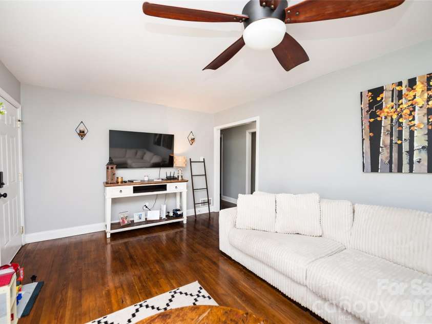 195 Stribling Circle, Spartanburg, SC 29301.  MLS# CAR4406690, YatesRealty ID 39363. 