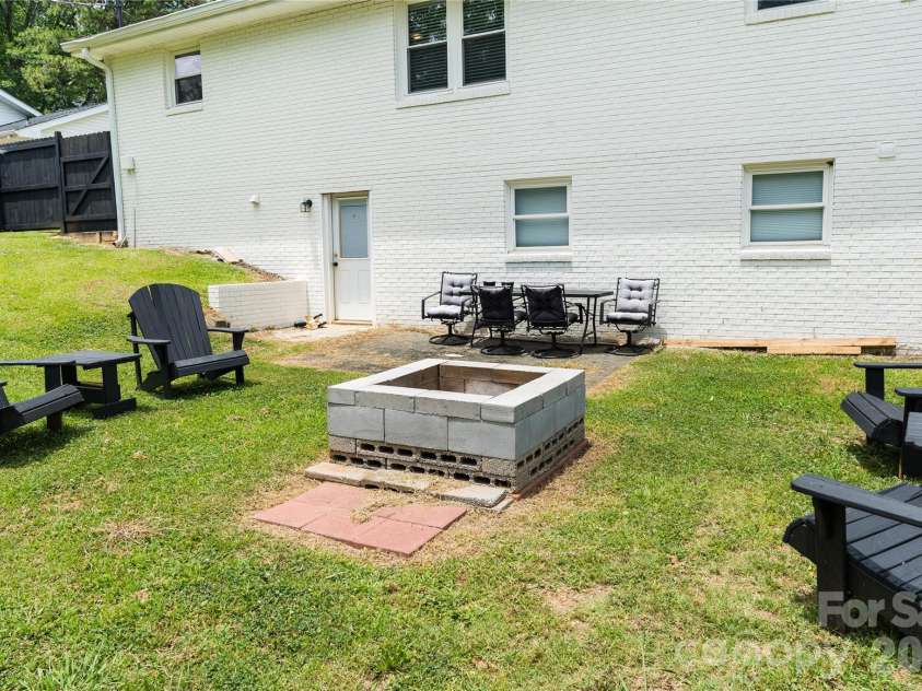 195 Stribling Circle, Spartanburg, SC 29301.  MLS# CAR4406690, YatesRealty ID 39363. 