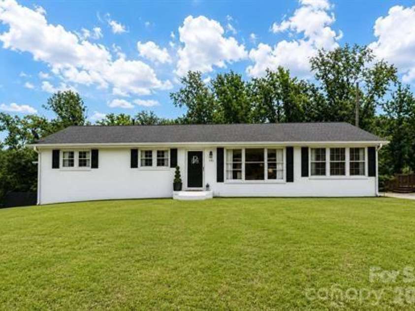 195 Stribling Circle, Spartanburg, SC 29301.  MLS# CAR4406690, YatesRealty ID 39363. 