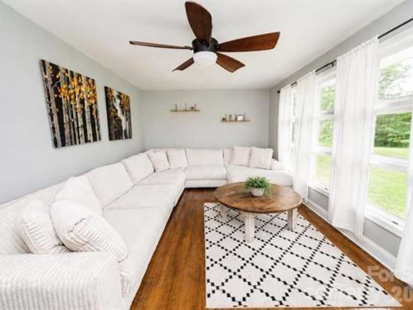 195 Stribling Circle, Spartanburg, SC 29301.  MLS# CAR4406690, YatesRealty ID 39363. 
