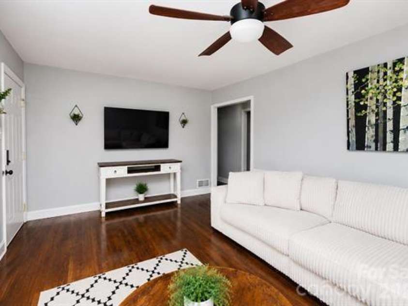 195 Stribling Circle, Spartanburg, SC 29301.  MLS# CAR4406690, YatesRealty ID 39363. 