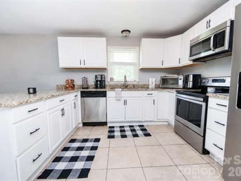 195 Stribling Circle, Spartanburg, SC 29301.  MLS# CAR4406690, YatesRealty ID 39363. 