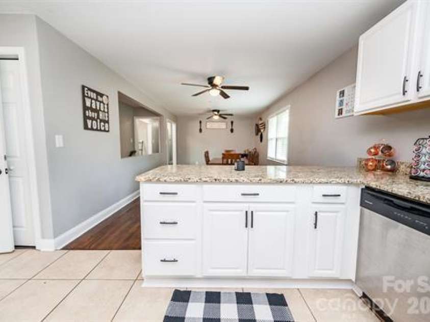 195 Stribling Circle, Spartanburg, SC 29301.  MLS# CAR4406690, YatesRealty ID 39363. 