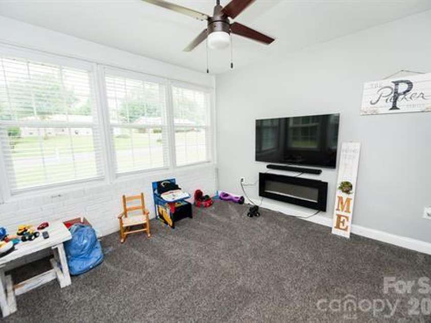 195 Stribling Circle, Spartanburg, SC 29301.  MLS# CAR4406690, YatesRealty ID 39363. 