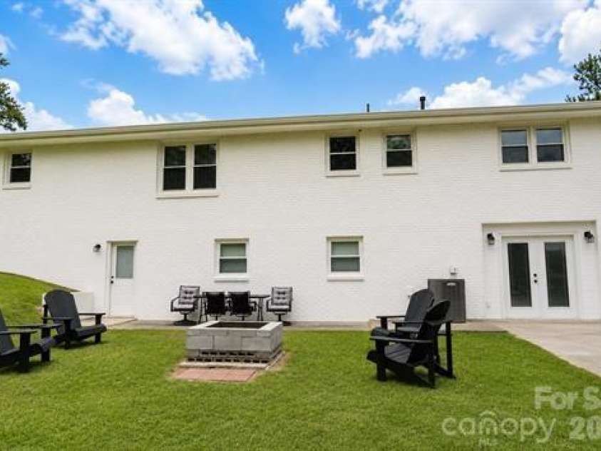 195 Stribling Circle, Spartanburg, SC 29301.  MLS# CAR4406690, YatesRealty ID 39363. 