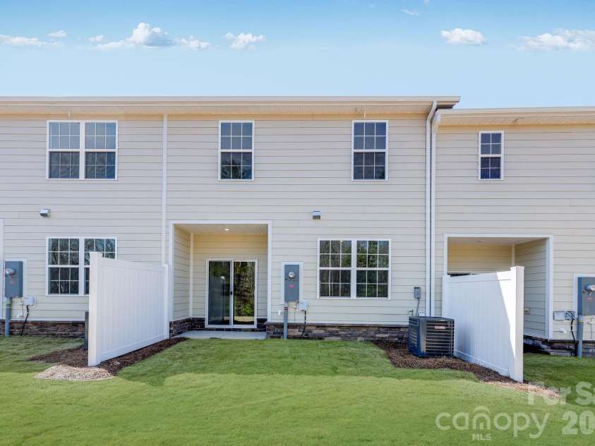 688 Sparano Loop, York, SC 29745.  MLS# CAR4406729, YatesRealty ID 39367. 