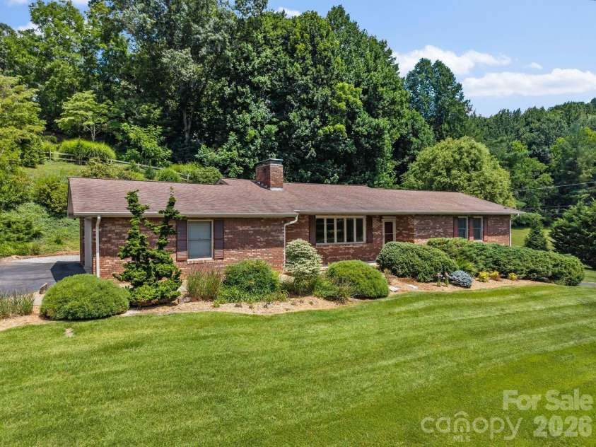 44 Green Drive, Waynesville, NC 28785.  MLS# CAR4401809, YatesRealty ID 39368. 