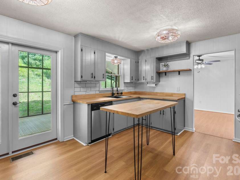 44 Green Drive, Waynesville, NC 28785.  MLS# CAR4401809, YatesRealty ID 39368. 