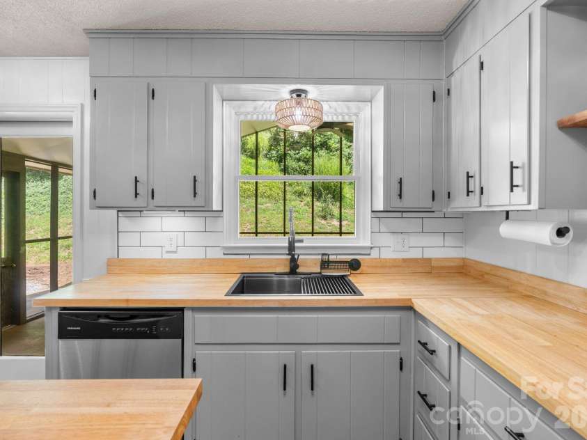 44 Green Drive, Waynesville, NC 28785.  MLS# CAR4401809, YatesRealty ID 39368. 