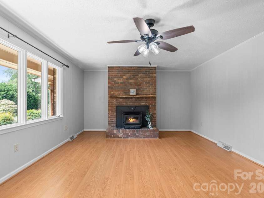44 Green Drive, Waynesville, NC 28785.  MLS# CAR4401809, YatesRealty ID 39368. 