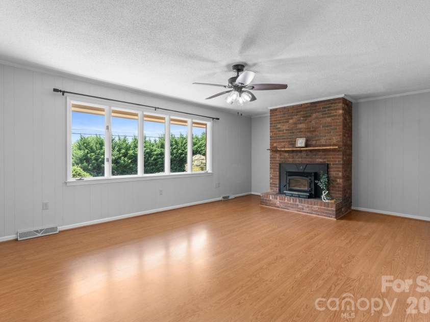 44 Green Drive, Waynesville, NC 28785.  MLS# CAR4401809, YatesRealty ID 39368. 