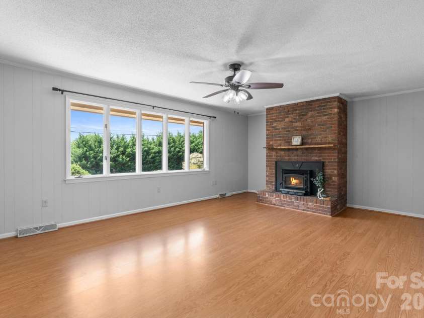 44 Green Drive, Waynesville, NC 28785.  MLS# CAR4401809, YatesRealty ID 39368. 