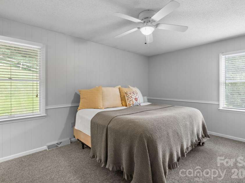 44 Green Drive, Waynesville, NC 28785.  MLS# CAR4401809, YatesRealty ID 39368. 