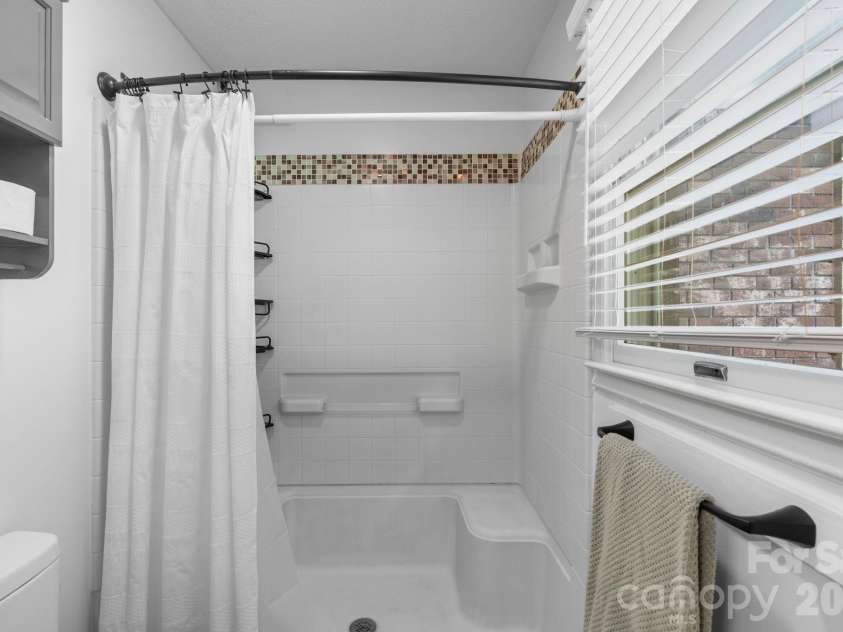 44 Green Drive, Waynesville, NC 28785.  MLS# CAR4401809, YatesRealty ID 39368. 