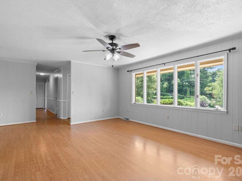 44 Green Drive, Waynesville, NC 28785.  MLS# CAR4401809, YatesRealty ID 39368. 