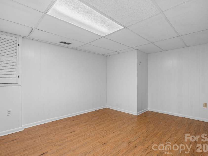 44 Green Drive, Waynesville, NC 28785.  MLS# CAR4401809, YatesRealty ID 39368. 